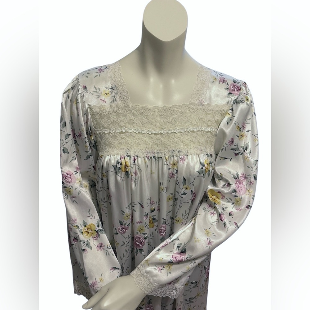 Vintage Christian Dior Floral Roses Long Sleeve Nightgown with Lace Details ~ M